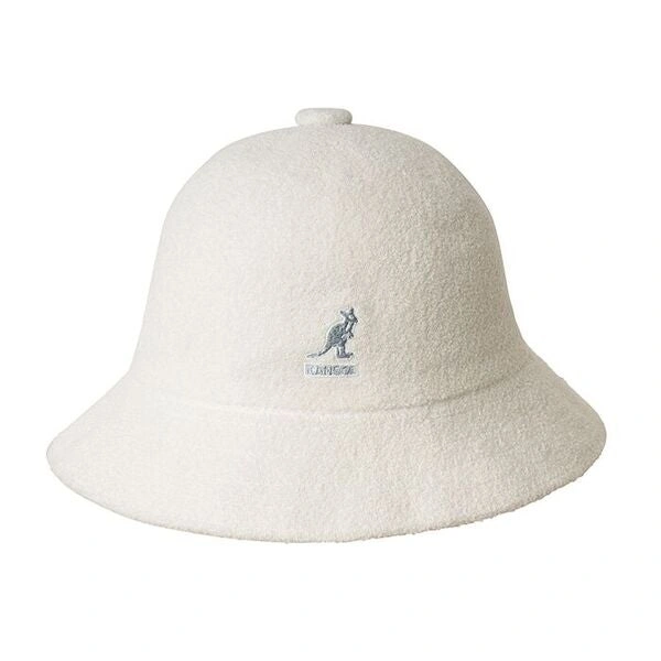Kangol 0397BC Bermuda: Elegancia Blanca para un Estilo Casual y Sin Igual.